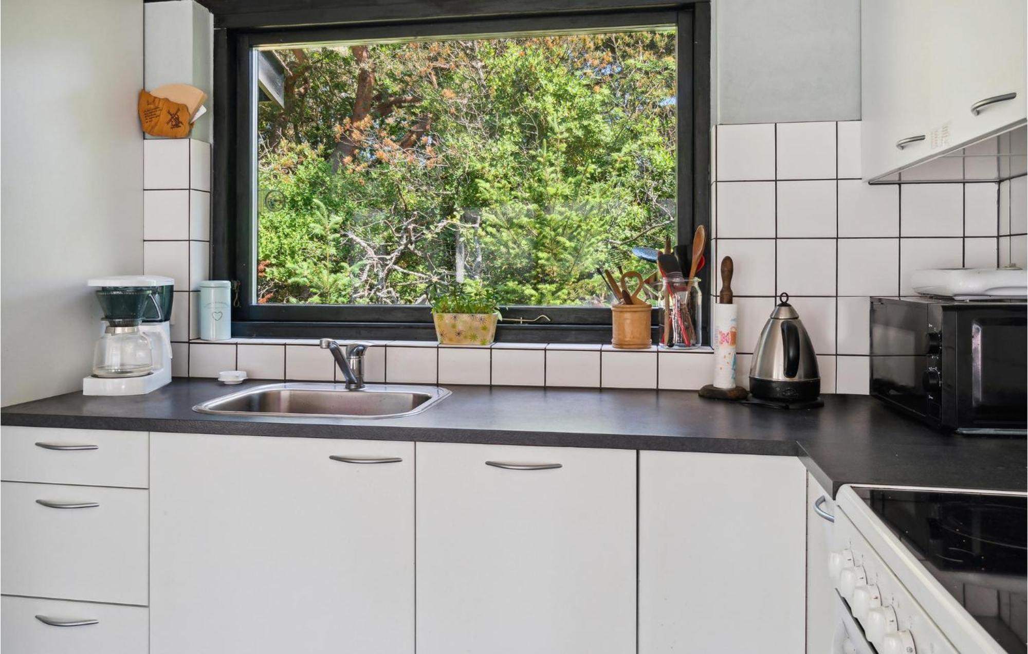 3 Bedroom Awesome Home In Neksø Exterior foto